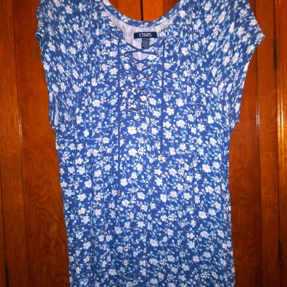 Chaps XXL Lace up v-neck flowy top